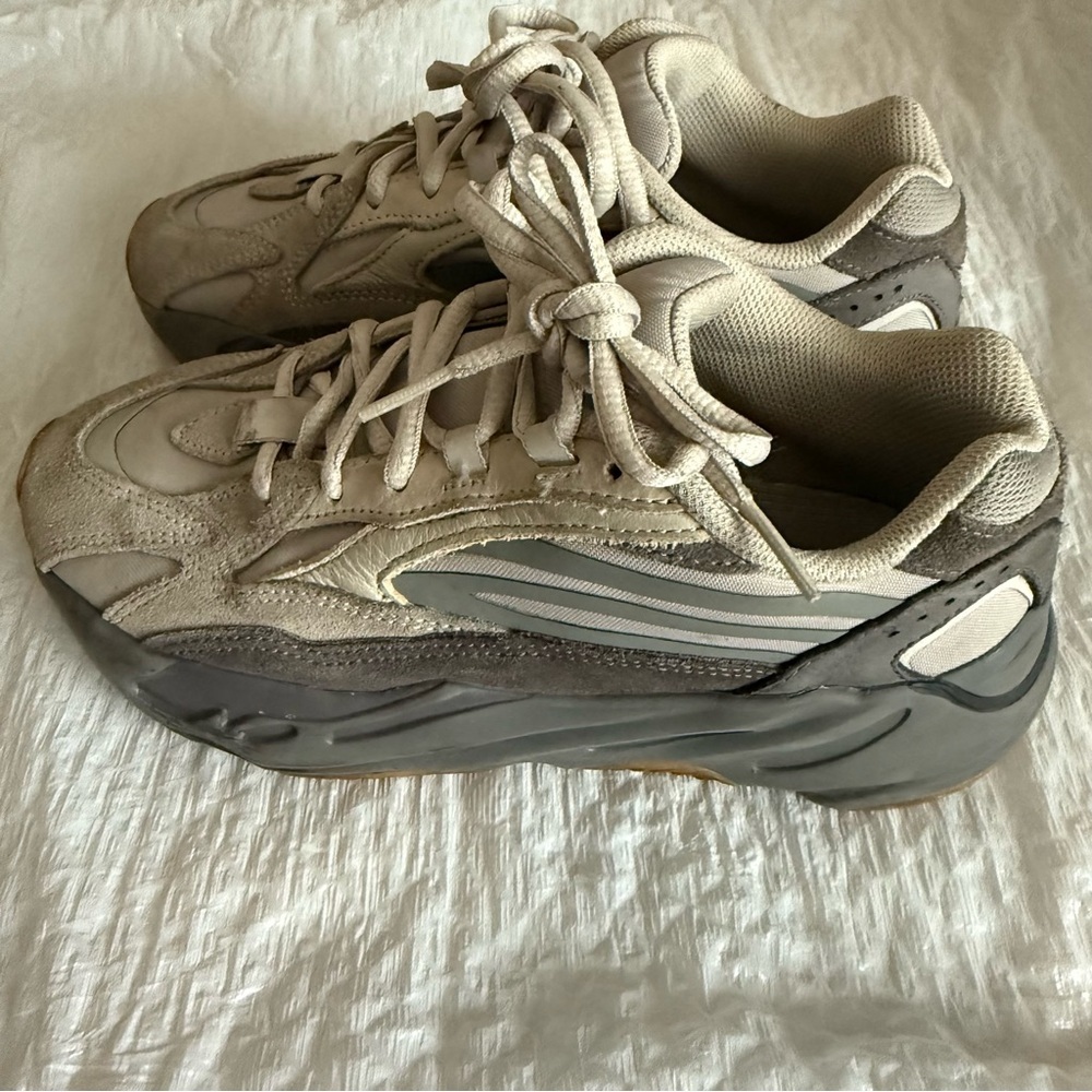 Adidas Yeezy pre-owned Boost 700 sz. 4 Men’s - Picture 8 of 14